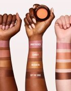 Danessa Myricks Beauty Yummy Skin Blurring Balm Powder Lowlighter kremasti osvetljevalec odtenek Unbothered 6 g