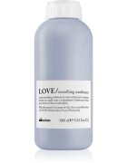 Davines Essential Haircare LOVE Smoothing Conditioner balzam za glajenje las za neobvladljive lase 1000 ml