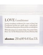 Davines Essential Haircare LOVE Smoothing Conditioner balzam za glajenje las za neobvladljive lase 250 ml