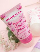 Dermacol Flower Care Magnolia nežna krema za prhanje z vonjem cvetja 200 ml