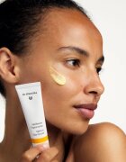 Dr. Hauschka Facial Care Apricot Day Cream revitalizacijska krema za suho kožo 30 ml