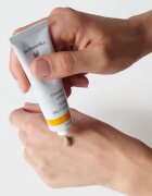 Dr. Hauschka Facial Care Tinted Day Cream tonizirajoča vlažilna krema za dan 30 ml