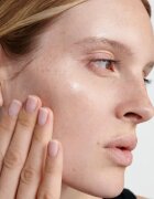 Dr. Hauschka Facial Care Tinted Day Cream tonizirajoča vlažilna krema za dan 30 ml