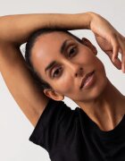 Dr. Hauschka Make-Up Foundation lahki tekoči puder odtenek 05 nutmeg 30 ml