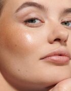 Dr. Hauschka Make-Up Lip to Cheek večnamensko ličilo za ustnice in lica odtenek 04 gold 6.1 g