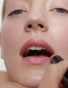Dr. Hauschka Make-Up Lipstick hranilna šminka odtenek 02 mandevilla 4.1 g