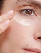 Dr. Hauschka Regeneration regeneracijska krema za oči 15 ml