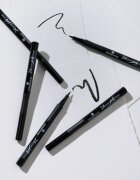 essence 24Ever Ink Liner črtalo za oči v obliki flomastra odtenek 01 Intense Black 12 ml