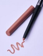 essence 8h Matte Comfort mat svinčnik za ustnice s šilčkom odtenek 02 Silky Hazelnut 03 g