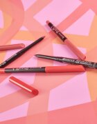 essence 8h Matte Comfort mat svinčnik za ustnice s šilčkom odtenek 02 Silky Hazelnut 03 g
