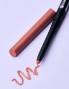 essence 8h Matte Comfort mat svinčnik za ustnice s šilčkom odtenek 02 Silky Hazelnut 03 g