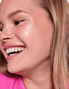 essence BABY GOT GLOW paličica za osvetljevanje za bleščeč sijaj odtenek 10 Golden Aura 5.5 g