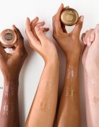 essence BALM OF sunshine osvetljevalni balzam za obraz in telo odtenek 10 Obsession de la Lune 16 g