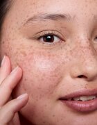 essence BLUR NUDE senčila za oči v svičniku odtenek 02 Soft Macchiato 1.2 g