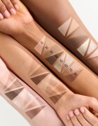 essence BLUR NUDE senčila za oči v svičniku odtenek 05 Oat Milk Glow 1.2 g