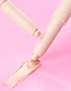 essence BLUR NUDE senčila za oči v svičniku odtenek 05 Oat Milk Glow 1.2 g