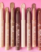 essence BLUR NUDE senčila za oči v svičniku odtenek 05 Oat Milk Glow 1.2 g