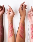essence Blur Soufflé mat tekoča šminka odtenek 05 Crush Hour 3.6 ml