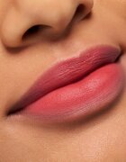 essence Blur Soufflé mat tekoča šminka odtenek 07 Main Character 3.6 ml