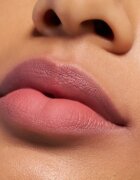 essence Blur Soufflé mat tekoča šminka odtenek 10 Status Toast 3.6 ml
