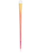 essence BRUSH IT LIKE IT'S ART eyeshadow brush čopič za senčila za oči 01 Throwing A Little Color 1 kos