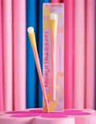 essence BRUSH IT LIKE IT'S ART eyeshadow brush čopič za senčila za oči 01 Throwing A Little Color 1 kos