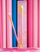 essence BRUSH IT LIKE IT'S ART pencil brush čopič za ličenje oči 01 Precision Meets Paint-spiration 1 kos
