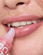 essence Candy Bomb sijaj za ustnice odtenek 01 Cotton Candy 10 ml