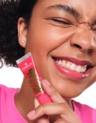essence Chili Bomb sijaj za ustnice za večji volumen 10 ml