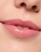 essence Dulce De Leche Bomb sijaj za ustnice odtenek 01 Cream Come True 10 ml