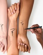 essence Eyeliner Pen precizno vodoodporno črtalo za dolgoobstojen učinek 1.2 ml