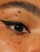 essence Eyeliner Pen precizno vodoodporno črtalo za dolgoobstojen učinek 1.2 ml