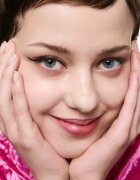 essence Eyeliner Pen precizno vodoodporno črtalo za dolgoobstojen učinek 1.2 ml