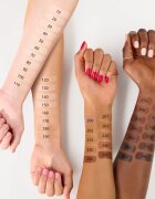 essence FOUNDATION Stick dolgoobstojen tekoči puder v paličici odtenek 90 10 g