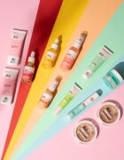 essence Hello Good Stuff! Pineapple Extract posvetlitveni in vlažilni serum 30 ml
