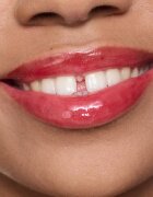 essence Hydra Kiss vlažilno olje za ustnice odtenek 12 Ruby Sparkle 4 ml