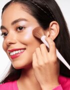 essence It's glow time čopič za rdečilo osvetljevalec in konture 1 kos