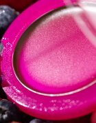 essence Juicy Berry Tinted tekoče rdečilo in sijaj za ustnice 3 g