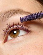 essence Lash PRINCESS maskara z učinkom umetnih trepalnic odtenek Purple 12 ml