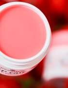 essence lip care vlažilna maska za ustnice za noč 02 Strawberry Milkshake 8 g