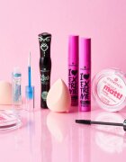 essence Make up and Baking gobica za tekoči puder 1 kos