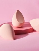 essence Make up and Baking gobica za tekoči puder 1 kos