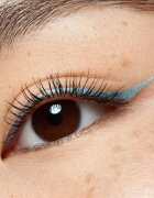 essence META GLOW svinčnik za oči odtenek 04 Chromalicious 0.22 g