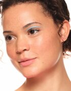 essence META GLOW svinčnik za oči odtenek 04 Chromalicious 0.22 g