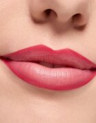 essence POUTline soft glide svinčnik za ustnice odtenek 0.62 g