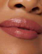essence satin GLOW kremasta šminka s satenastim zaključkom odtenek 01 Whole Latte Love 3.5 g