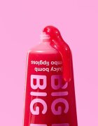 essence Say It With Juicy Big Hug sijaj za ustnice odtenek 01 Poppin' Pomegranate 30 ml