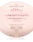 essence silky CUSHION FOUNDATION tekoči puder v gobici s srednjo prekrivnostjo odtenek 110 12 g