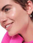 essence Soft Touch kremasti osvetljevalec s pudrastim učinkom odtenek 10 soft gaze 4 g