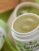 essence Sugar Scrub piling za ustnice 02 Matcha Latte 9 g